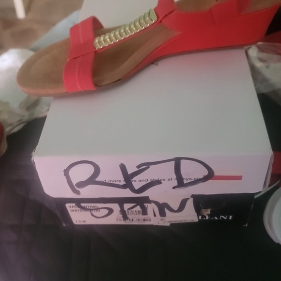 Salmon Color Wedges - Picture 3 of 3